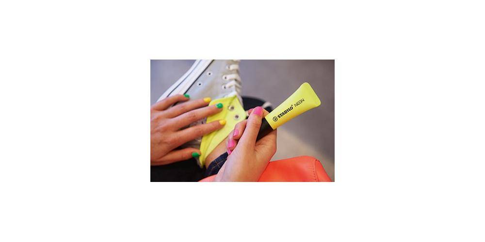 STABILO Textmarker ® NEON 2-5mm farbig sortiert Keilspitze 4 St./Pack.
