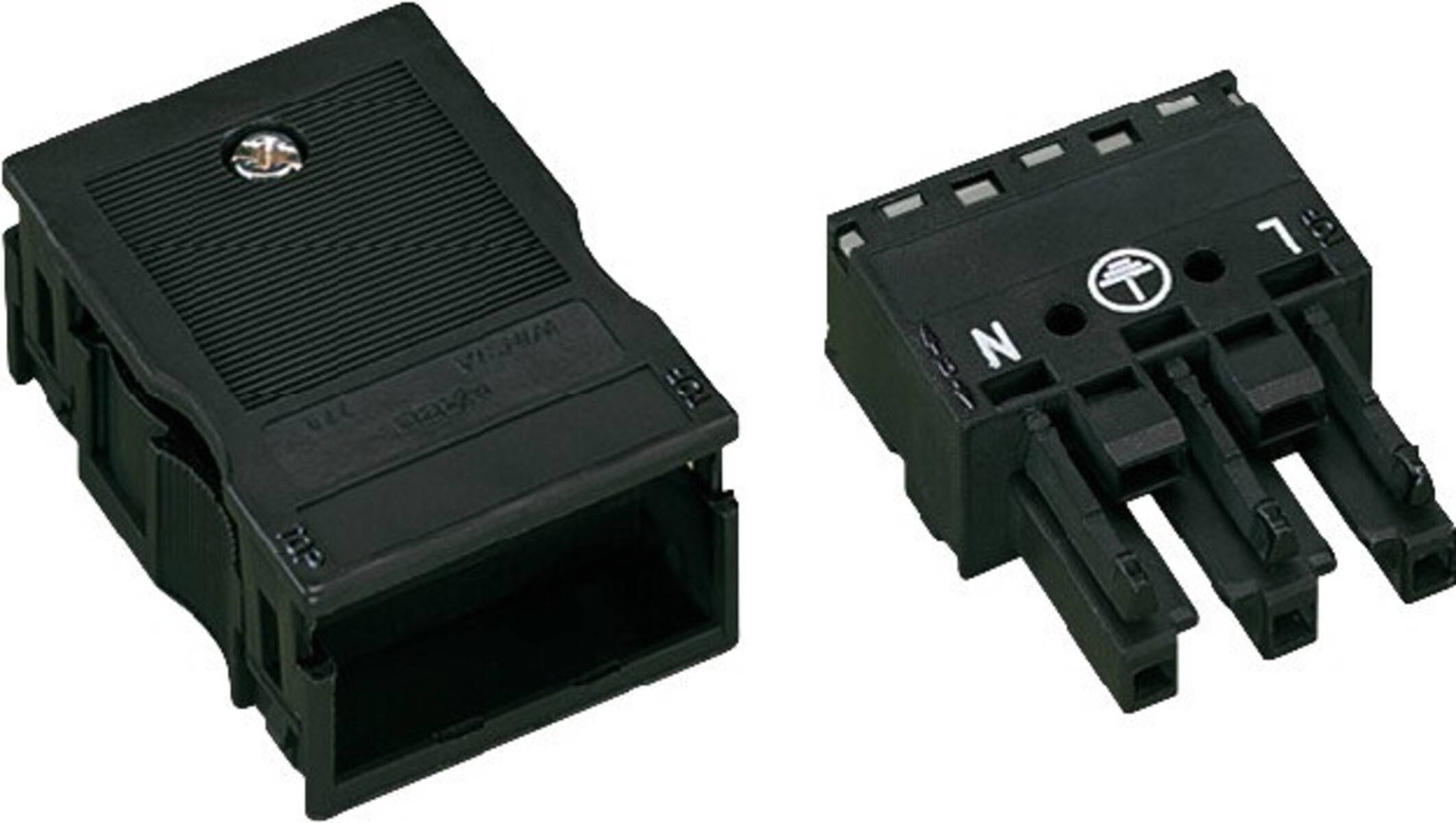 Schwarzer Elektrostecker-Anschluss aus zwei Winkeln gezeigt, mit rechteckigem Steckdosengehäuse und dreipoligem Anschlussseite.