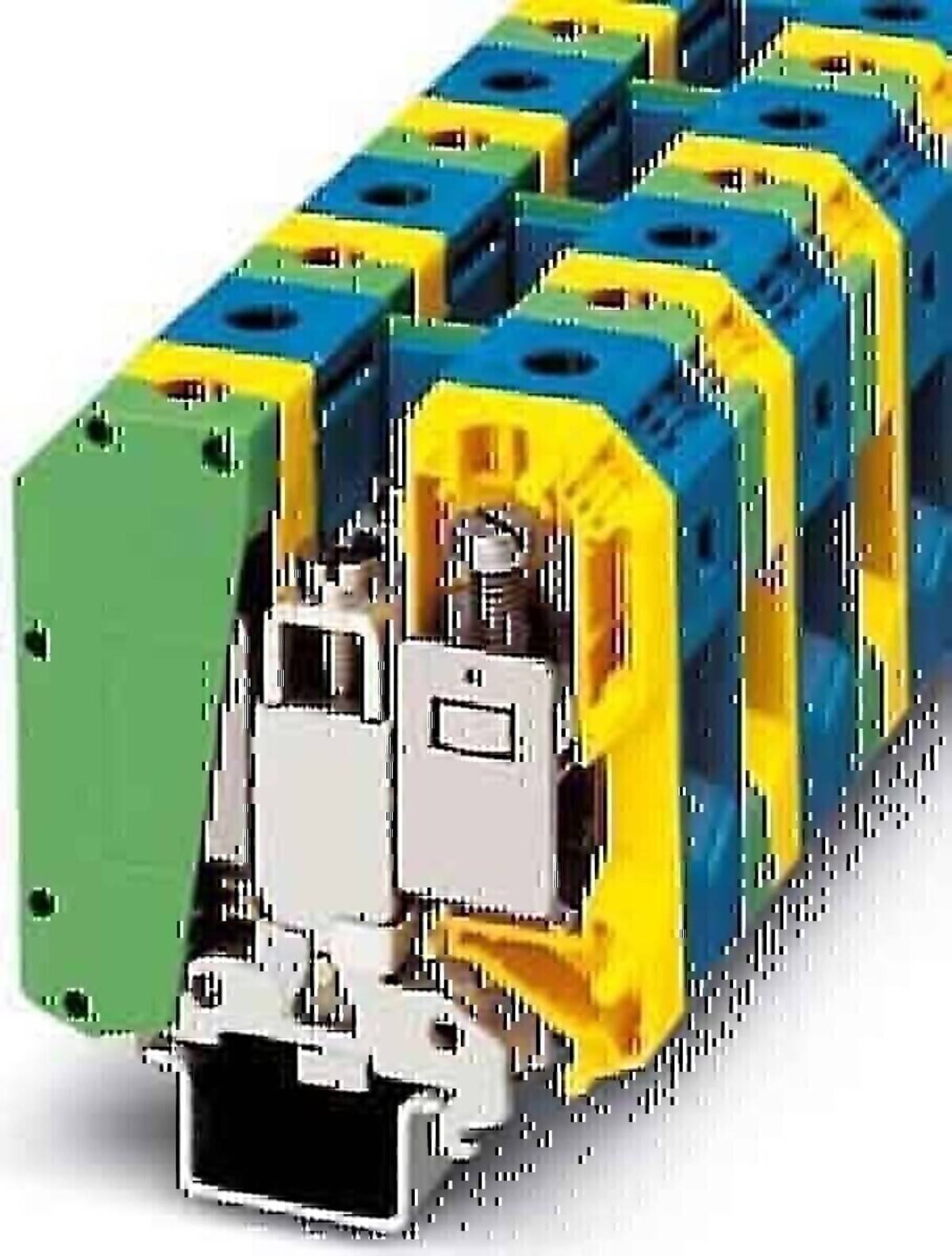 Farbenfrohe industrielle Elektroklemmen in einer Reihe angebracht, in Nahaufnahme mit sichtbaren Metallkontakten und Anschlussöffnungen dargestellt.