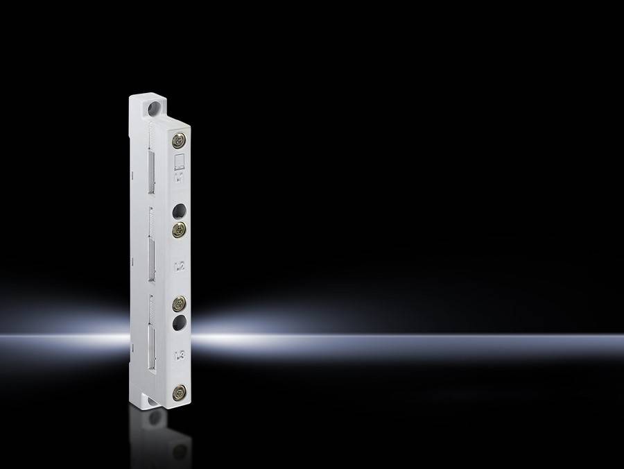 Ein schlankes, vertikales elektronisches Gerät mit mehreren kreisförmigen Anschlüssen ist auf einem dunklen Hintergrund mit einem schwachen Lichtschimmer zentriert.