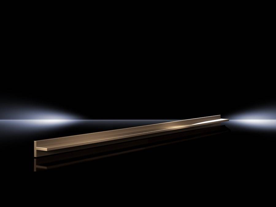 Ein schlanker, leuchtender Metallstrahl vor einem dunklen Hintergrund mit einem dezenten Lichtgradienten, der ein Gefühl von moderner, minimalistischer Ästhetik vermittelt.