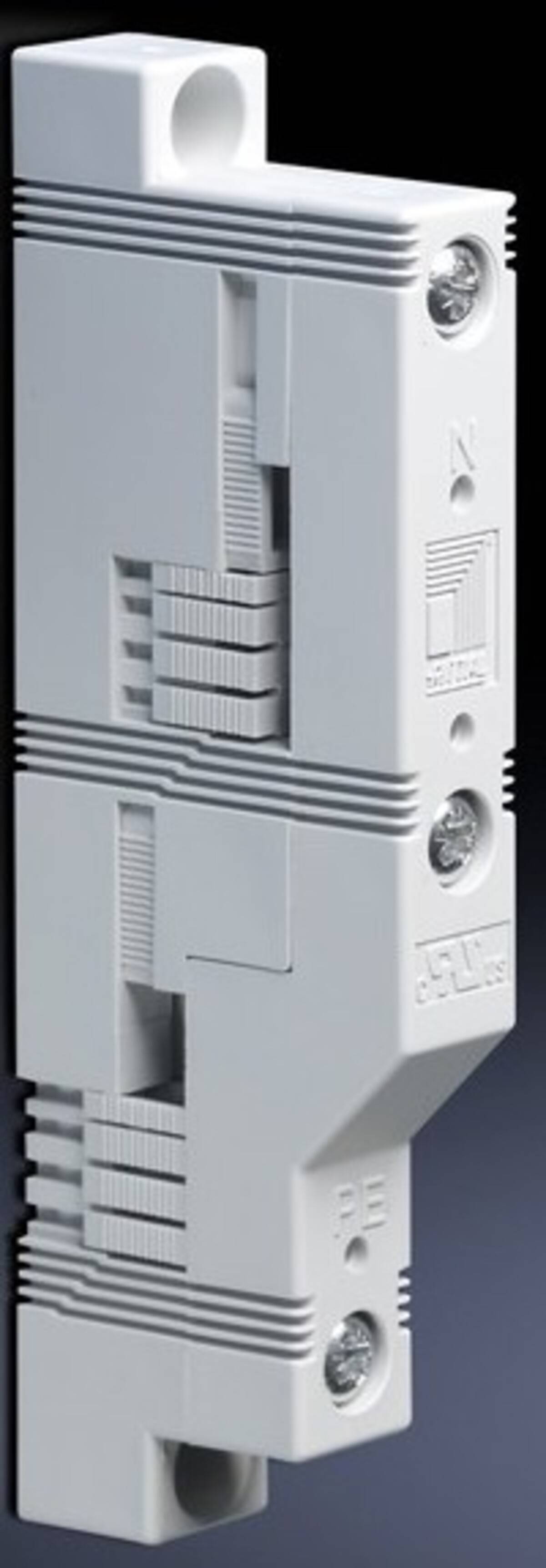 Weißes Elektroschutzschaltermodul mit drei Schraubklemmen und einem vertikalen Kippschalter auf dunklem Hintergrund
