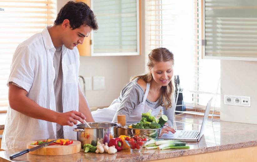 Defne Steckdose mit Überspannungsschutz + Rahmen, VDE Zertifiziert, Unterputz mit Steckklemme, in weiß