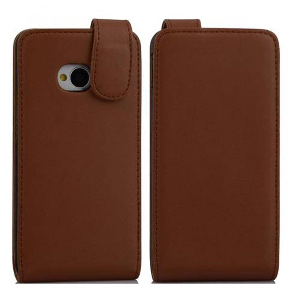 Cadorabo Hülle für HTC ONE M7 Hülle in KAKAO BRAUN - Handyhülle im Flip Design aus glattem Textilleder - Case Cover Schutzhülle Etui Tasche Book