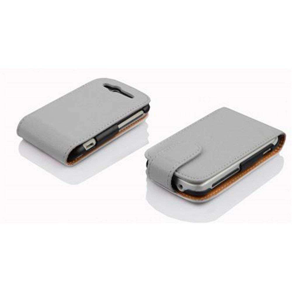 Cadorabo Hülle für HTC Wildfire S Hülle in MAGNESIUM WEIß - Handyhülle im Flip Design aus strukturiertem Textilleder - Case Cover Schutzhülle Et