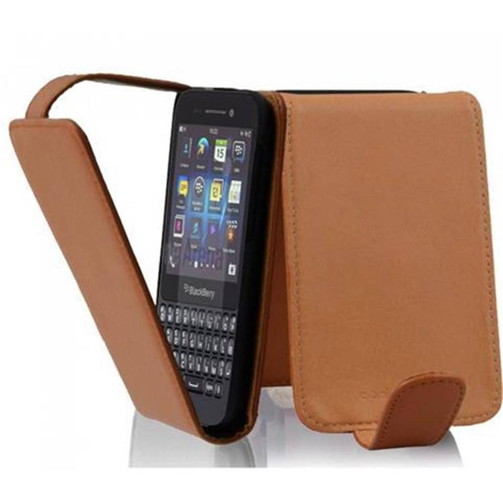 Cadorabo Schutzhülle für Blackberry Q5 Hülle in Braun Flip Etui Handyhülle Case Cover Kunstleder