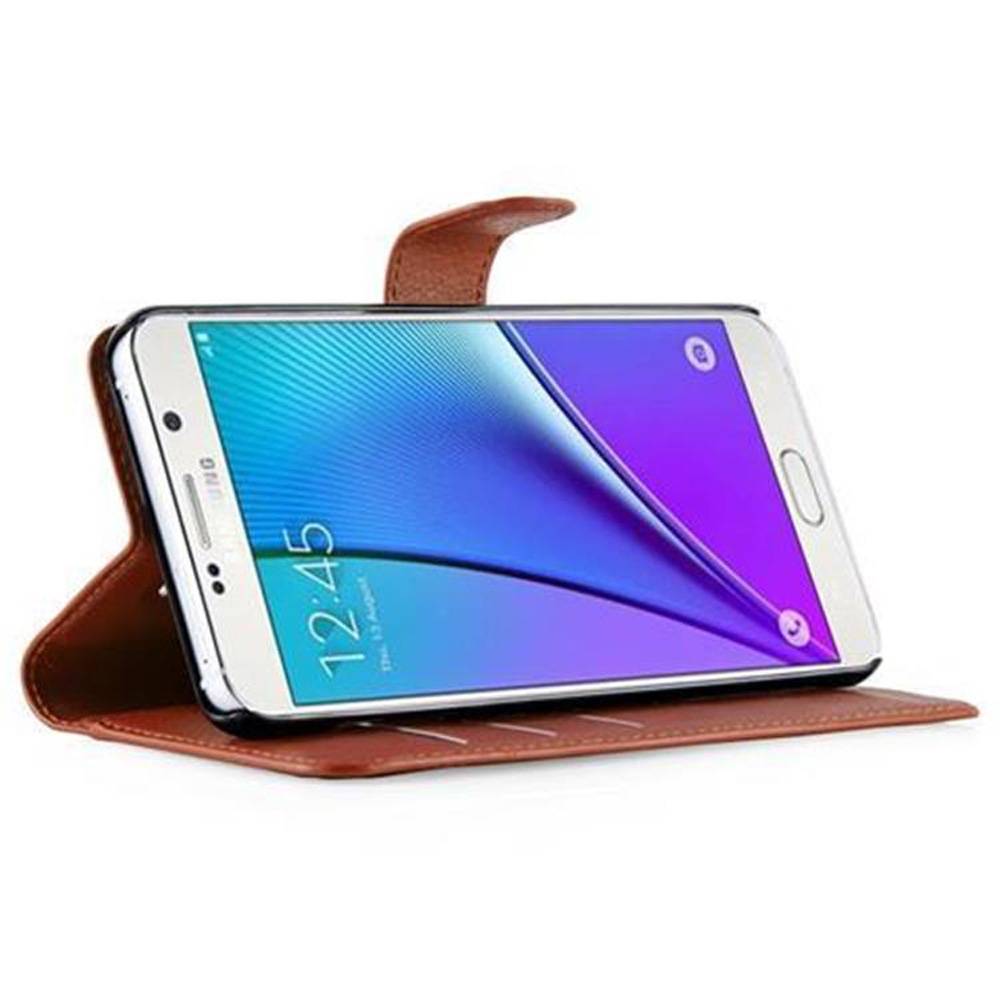 Cadorabo Hülle für Samsung Galaxy NOTE 5 Schutz Hülle in Braun Handyhülle Etui Case Cover Magnetverschluss