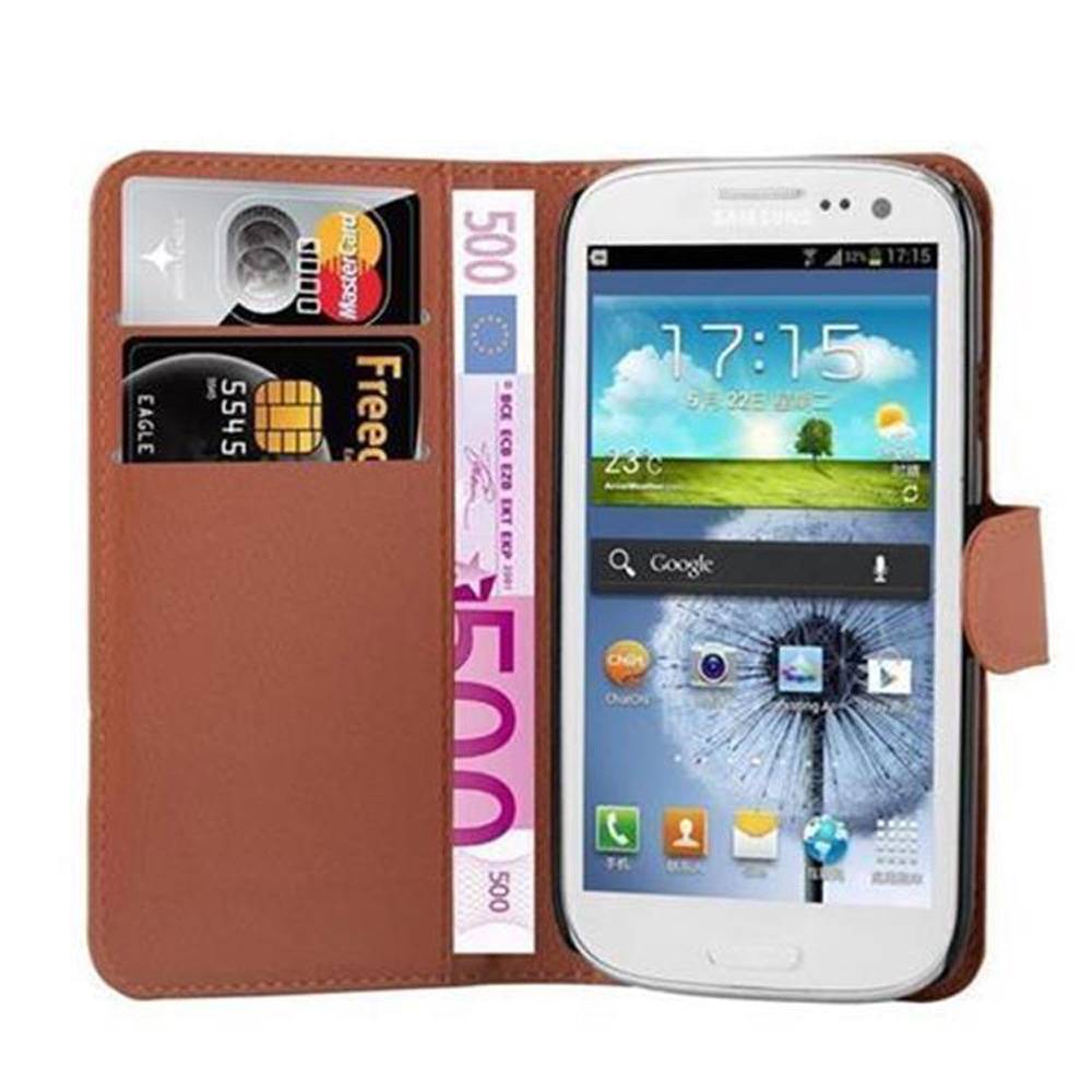 Cadorabo Hülle für Samsung Galaxy S3 / S3 NEO Schutz Hülle in Braun Handyhülle Etui Case Cover Magnetverschluss