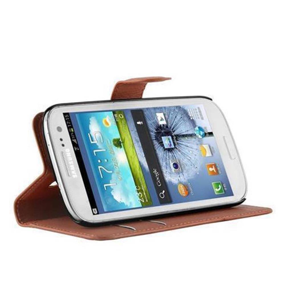 Cadorabo Hülle für Samsung Galaxy S3 / S3 NEO Schutz Hülle in Braun Handyhülle Etui Case Cover Magnetverschluss