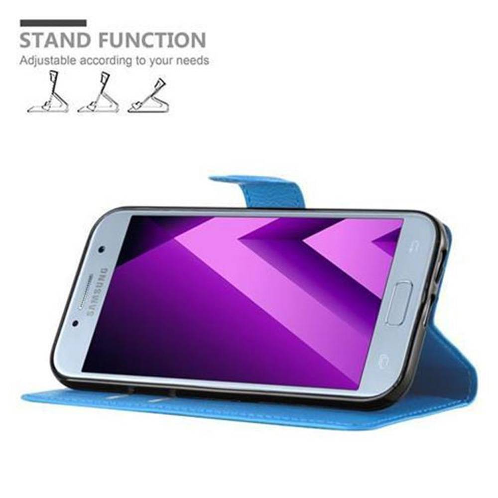 Cadorabo Hülle für Samsung Galaxy A3 2017 Schutz Hülle in Blau Handyhülle Etui Case Cover Magnetverschluss