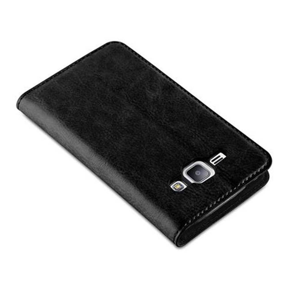 Cadorabo Hülle für Samsung Galaxy J1 2015 Schutz Hülle in Schwarz Handyhülle Etui Case Cover Magnetverschluss