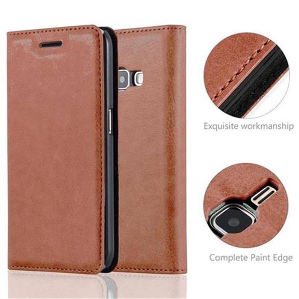 Cadorabo Hülle für Samsung Galaxy J1 2016 Schutz Hülle in Braun Handyhülle Etui Case Cover Magnetverschluss
