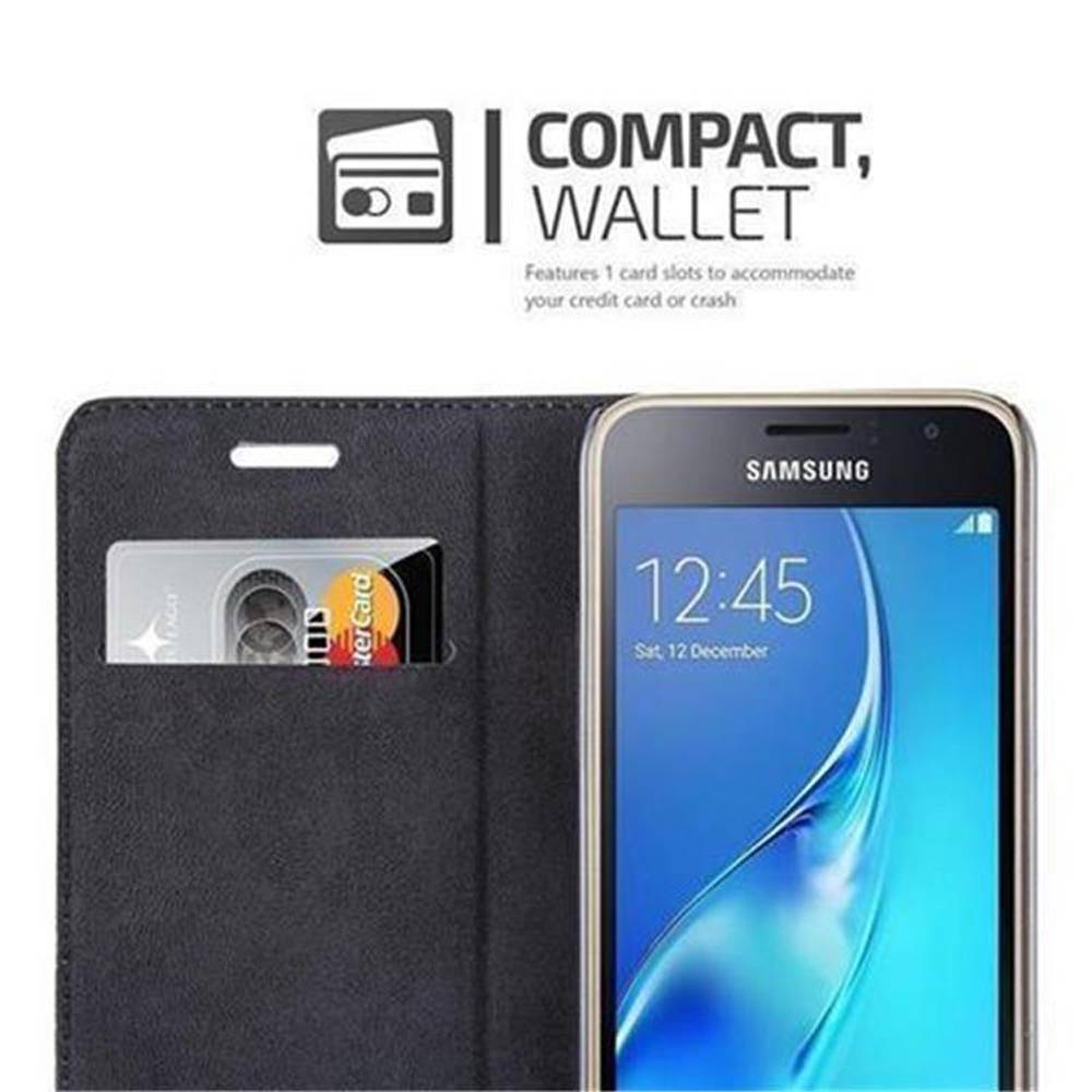 Cadorabo Hülle für Samsung Galaxy J1 2016 Schutz Hülle in Braun Handyhülle Etui Case Cover Magnetverschluss