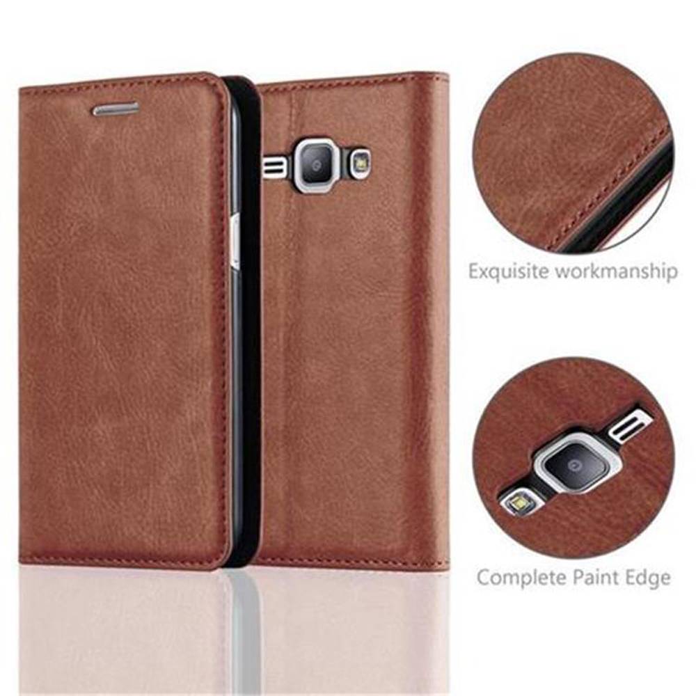 Cadorabo Hülle für Samsung Galaxy J1 2015 Schutz Hülle in Braun Handyhülle Etui Case Cover Magnetverschluss