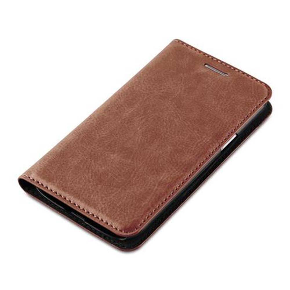 Cadorabo Hülle für Samsung Galaxy J1 2015 Schutz Hülle in Braun Handyhülle Etui Case Cover Magnetverschluss