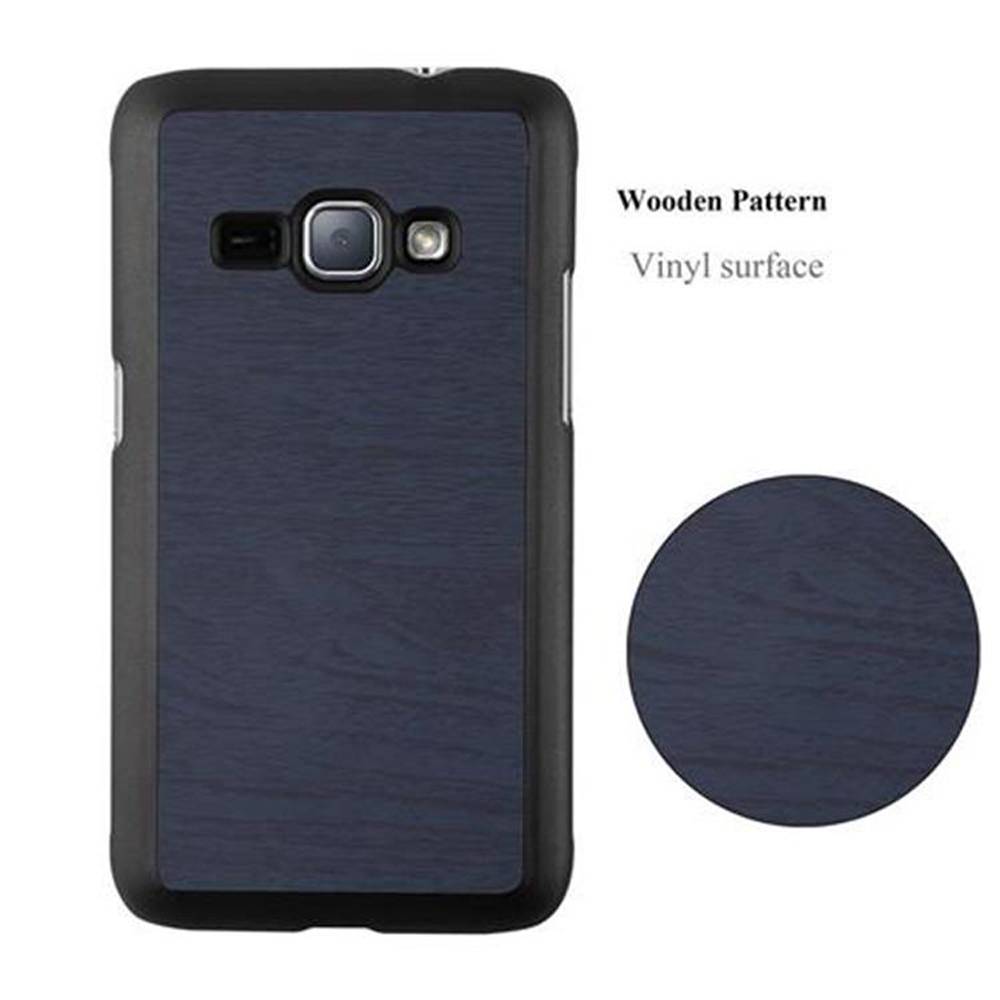 Cadorabo Hülle für Samsung Galaxy J1 2016 Schutz Hülle in Blau Hard Case Etui Holz Optik Handyhülle