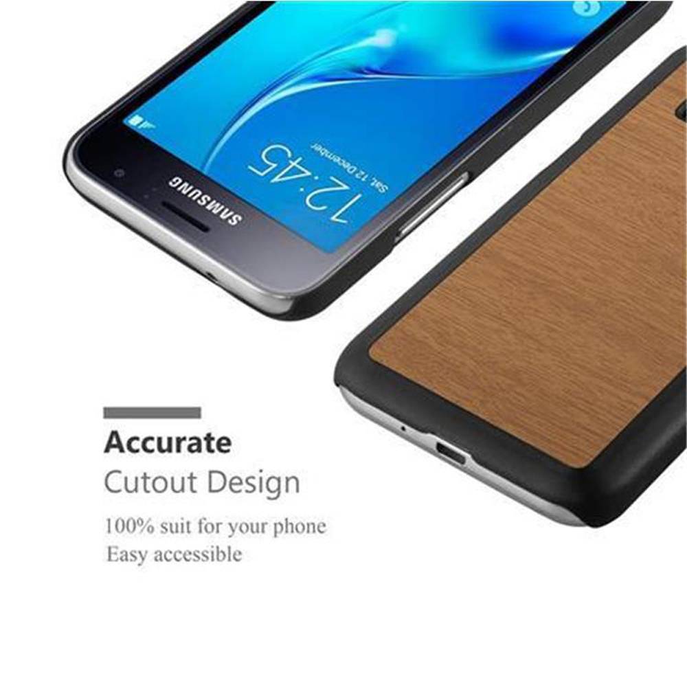 Cadorabo Hülle für Samsung Galaxy J1 2016 Schutz Hülle in Braun Hard Case Etui Holz Optik Handyhülle