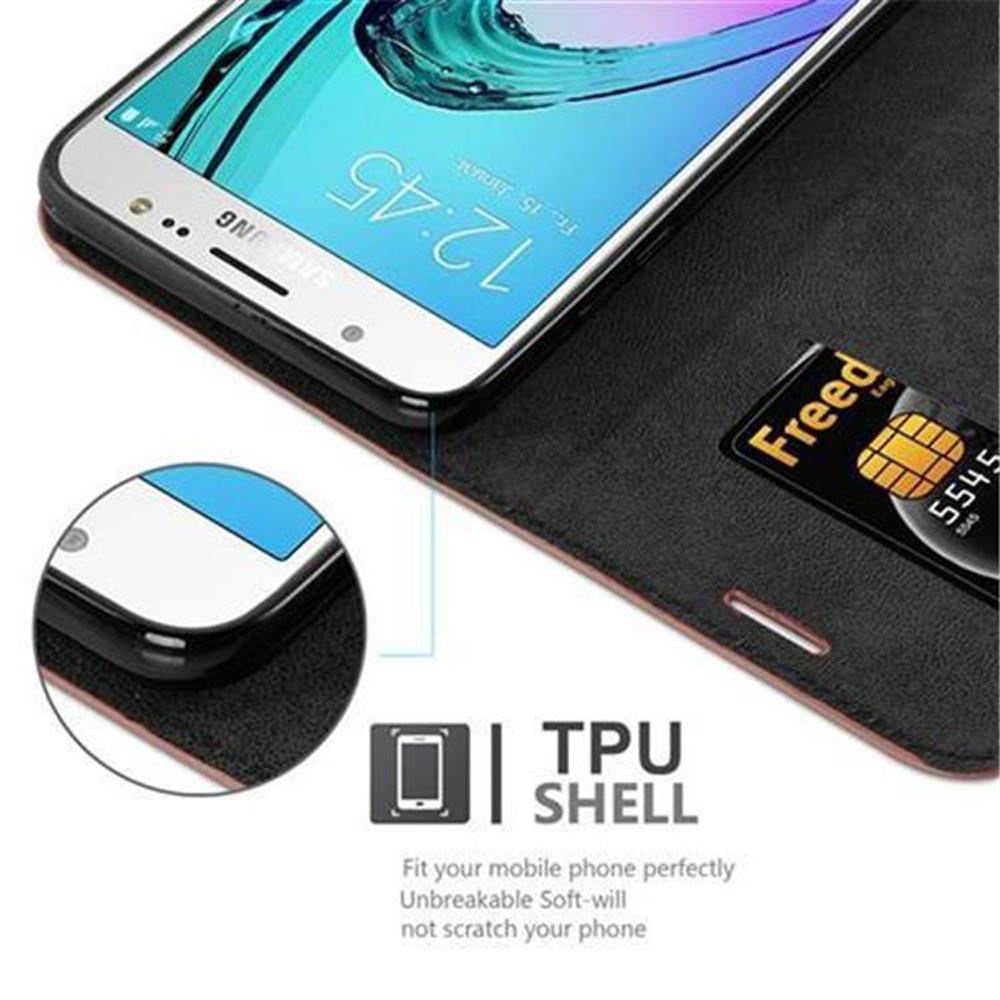 Cadorabo Hülle für Samsung Galaxy J7 2016 Schutz Hülle in Braun Handyhülle Etui Case Cover Magnetverschluss