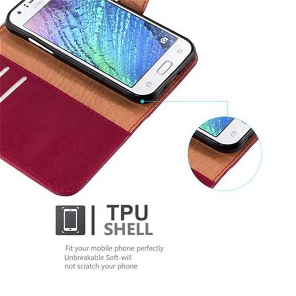 Cadorabo Hülle für Samsung Galaxy J1 2015 Schutzhülle in Rot Handyhülle Book Tasche Case Etui Luxury