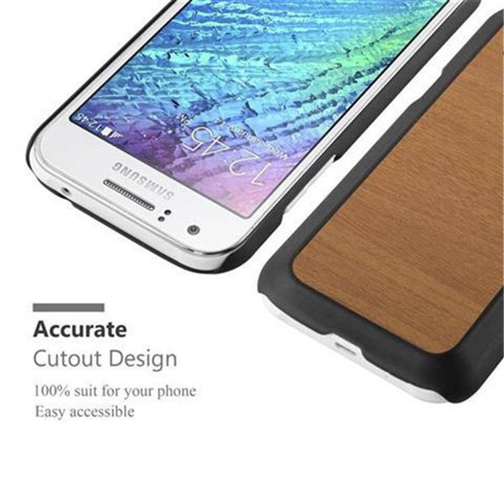 Cadorabo Hülle für Samsung Galaxy J1 2015 Schutz Hülle in Braun Hard Case Etui Holz Optik Handyhülle