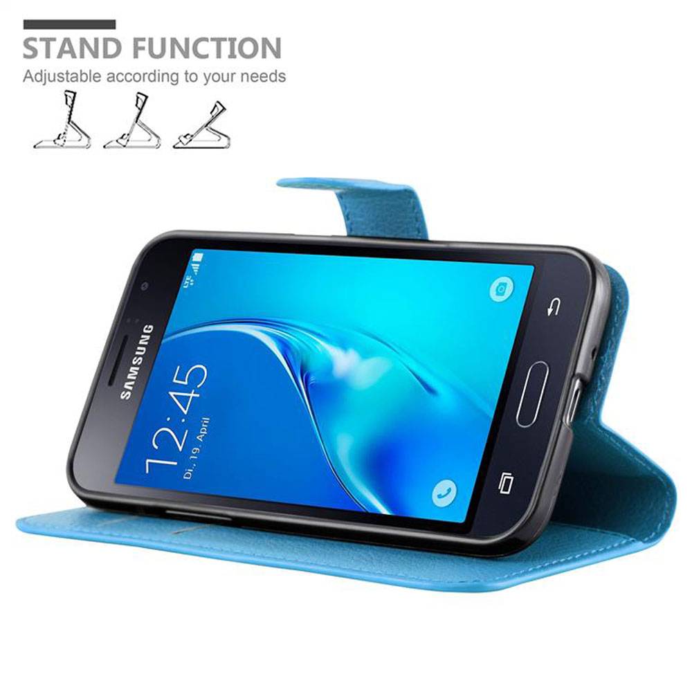 Cadorabo Hülle für Samsung Galaxy J1 2015 Schutz Hülle in Blau Handyhülle Etui Case Cover Magnetverschluss