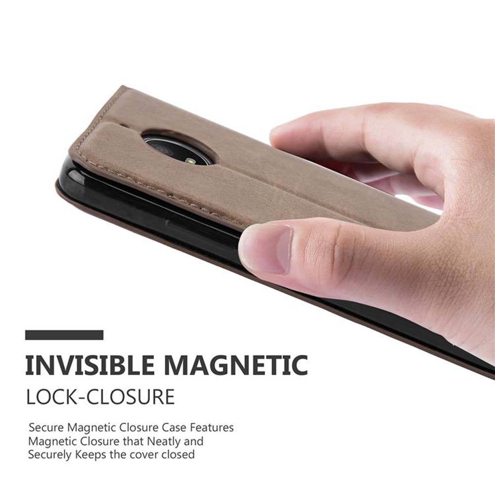 Cadorabo Hülle für Motorola MOTO E4 Schutz Hülle in Braun Handyhülle Etui Case Cover Magnetverschluss