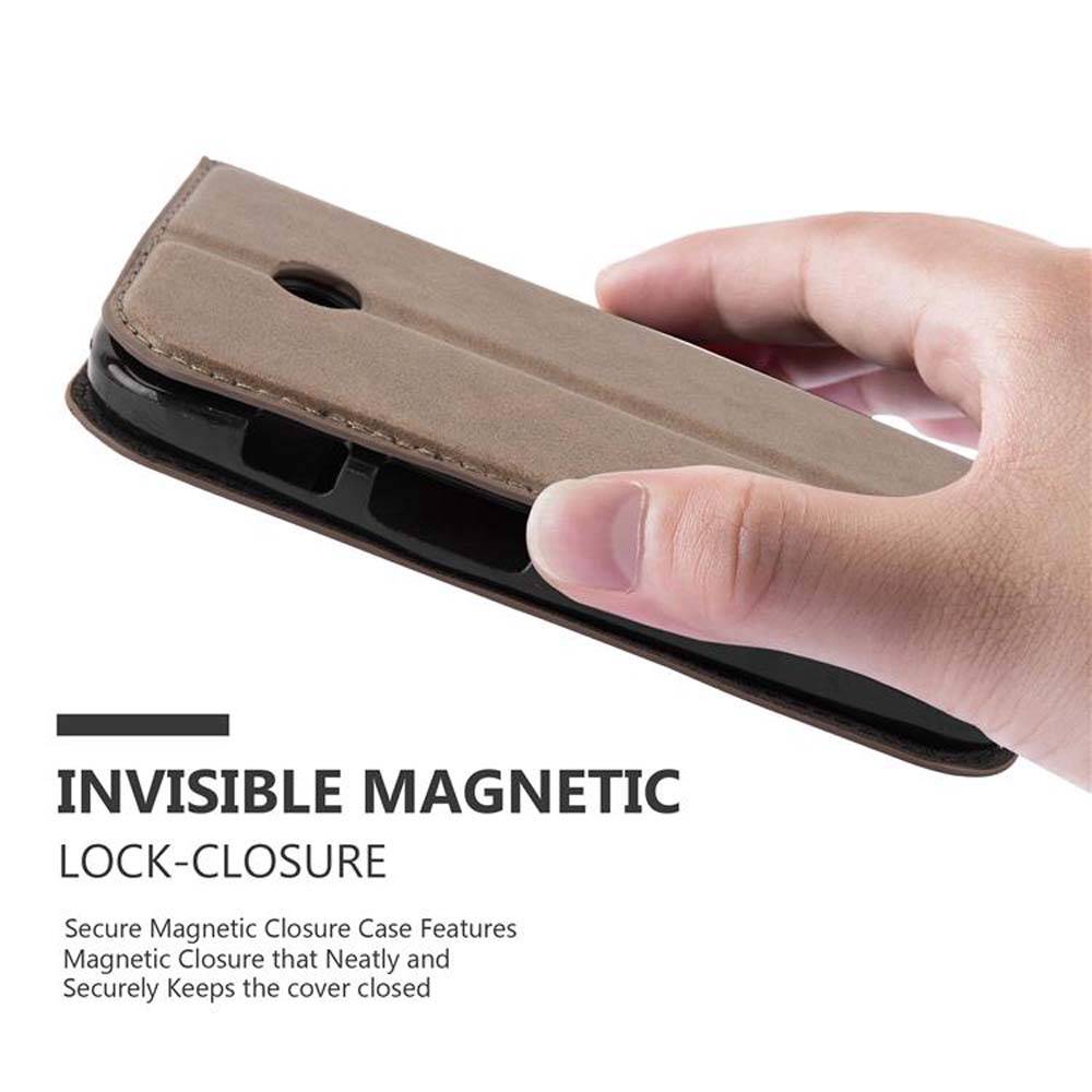 Cadorabo Hülle für Motorola MOTO E1 Schutz Hülle in Braun Handyhülle Etui Case Cover Magnetverschluss