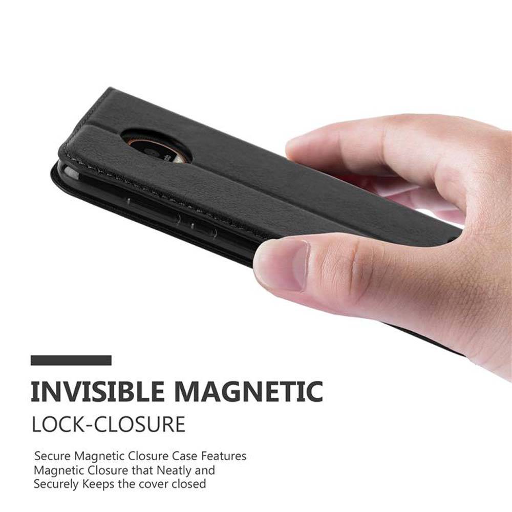 Cadorabo Hülle für Motorola MOTO Z2 Schutz Hülle in Schwarz Handyhülle Etui Case Cover Magnetverschluss