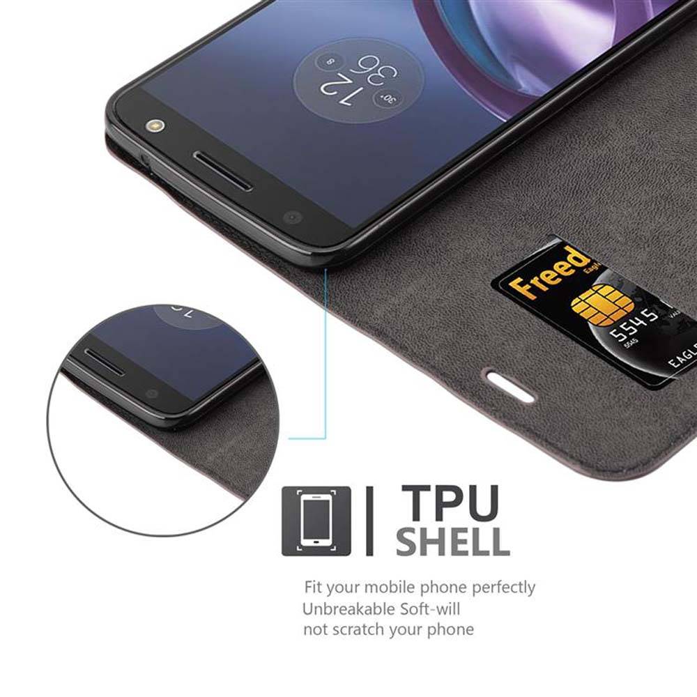 Cadorabo Hülle für Motorola MOTO Z2 Schutz Hülle in Braun Handyhülle Etui Case Cover Magnetverschluss