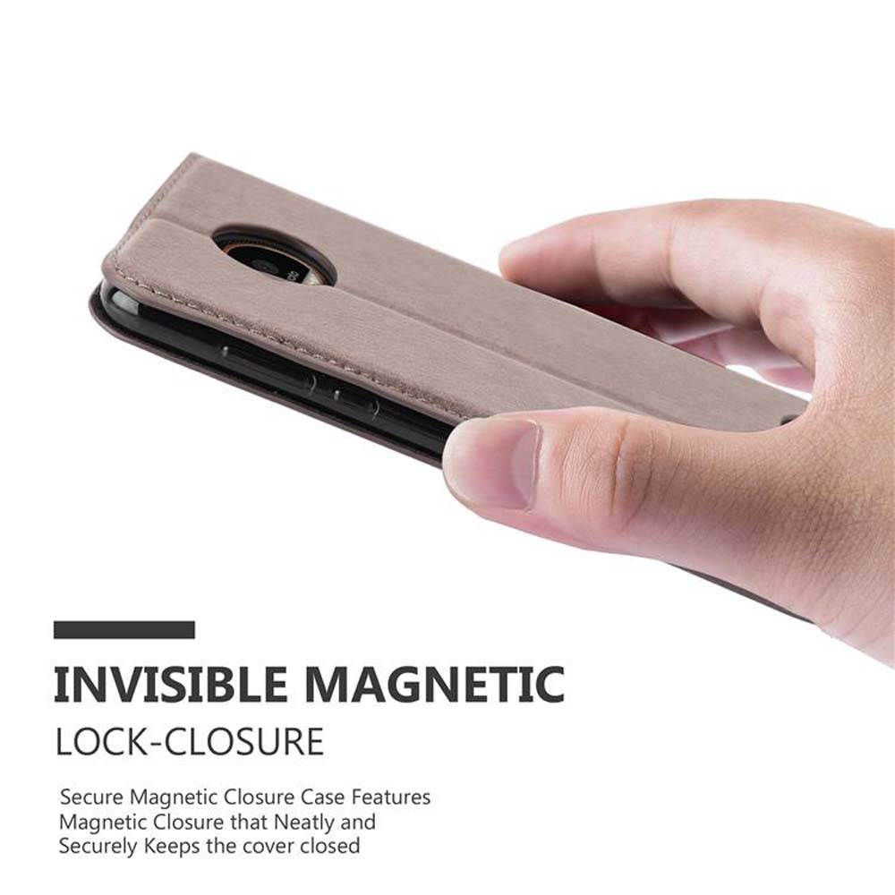 Cadorabo Hülle für Motorola MOTO Z2 Schutz Hülle in Braun Handyhülle Etui Case Cover Magnetverschluss