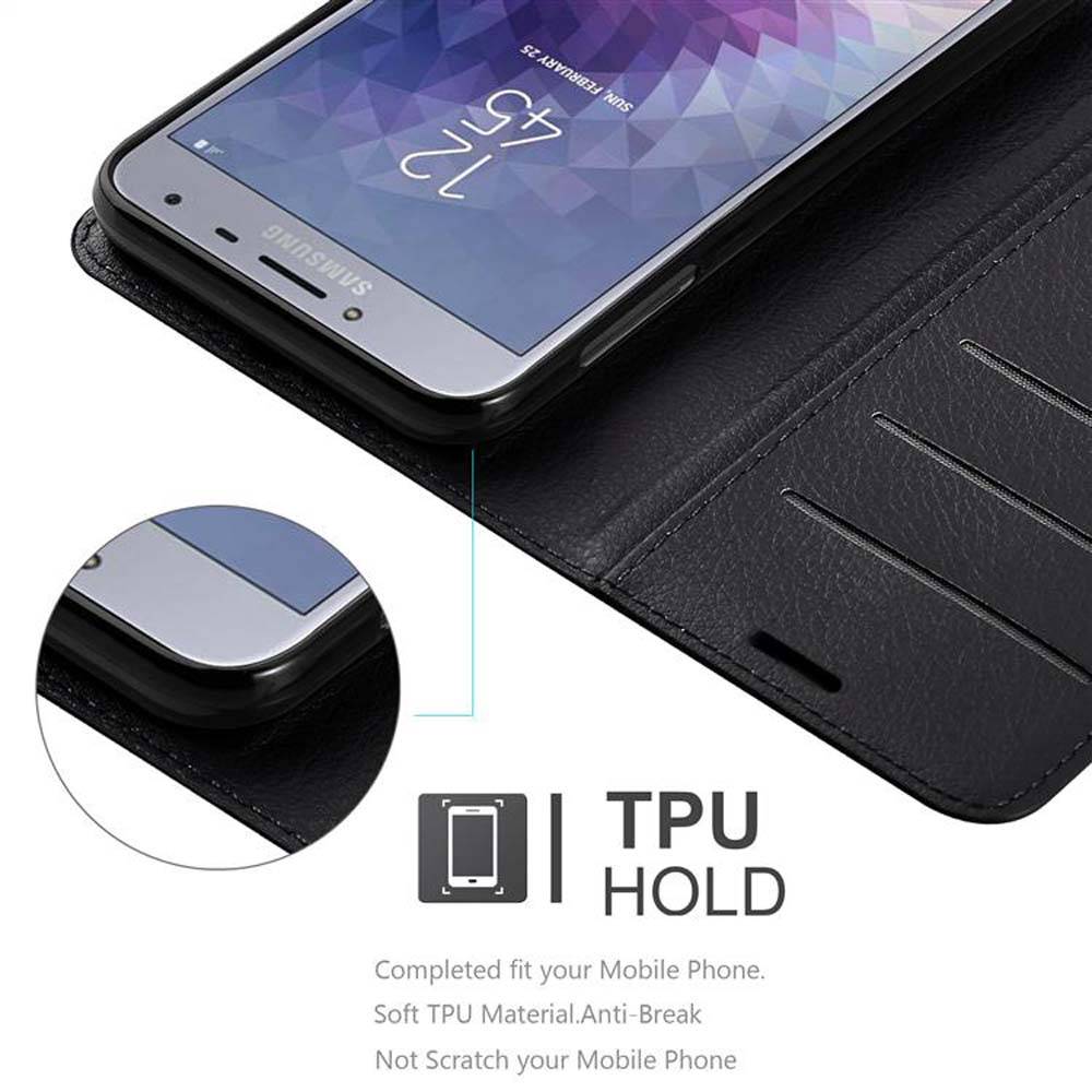 Cadorabo Hülle für Samsung Galaxy J4 2018 Schutz Hülle in Schwarz Handyhülle Etui Case Cover Magnetverschluss