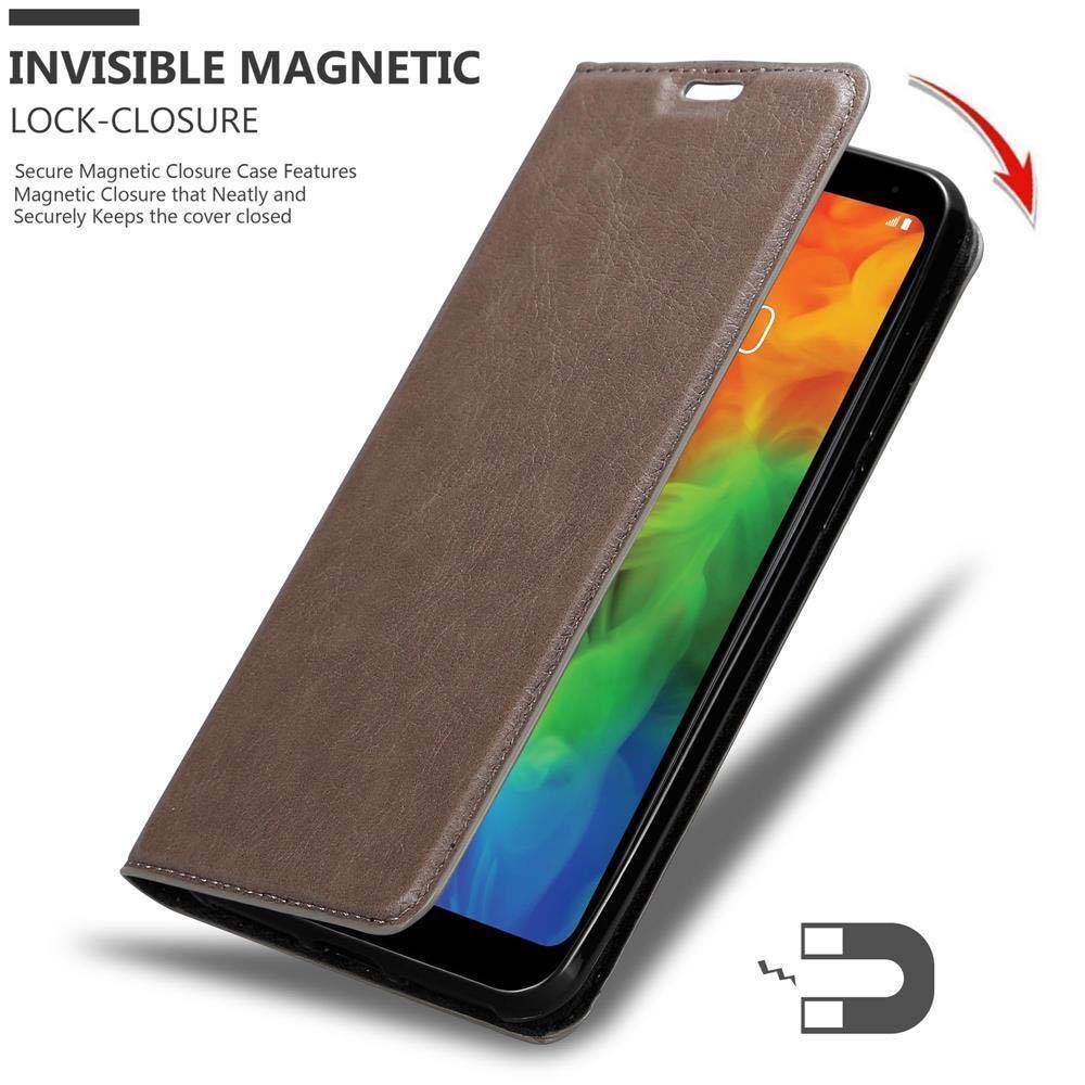 Cadorabo Hülle für LG Q7 / Q7a / Q7+ Schutz Hülle in Braun Handyhülle Etui Case Cover Magnetverschluss