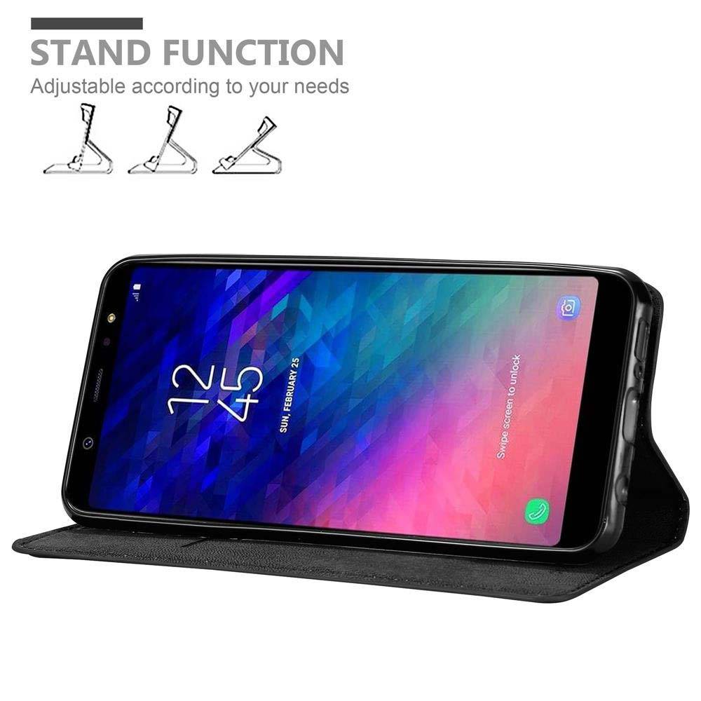 Cadorabo Hülle für Samsung Galaxy A6 PLUS 2018 Schutz Hülle in Schwarz Handyhülle Etui Case Cover Magnetverschluss
