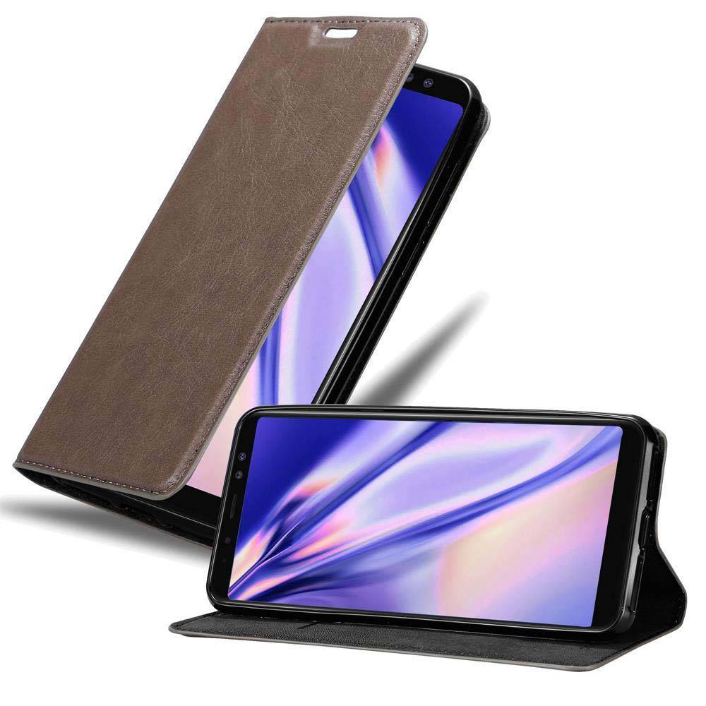 Cadorabo Hülle für Samsung Galaxy A8 2018 Schutz Hülle in Braun Handyhülle Etui Case Cover Magnetverschluss