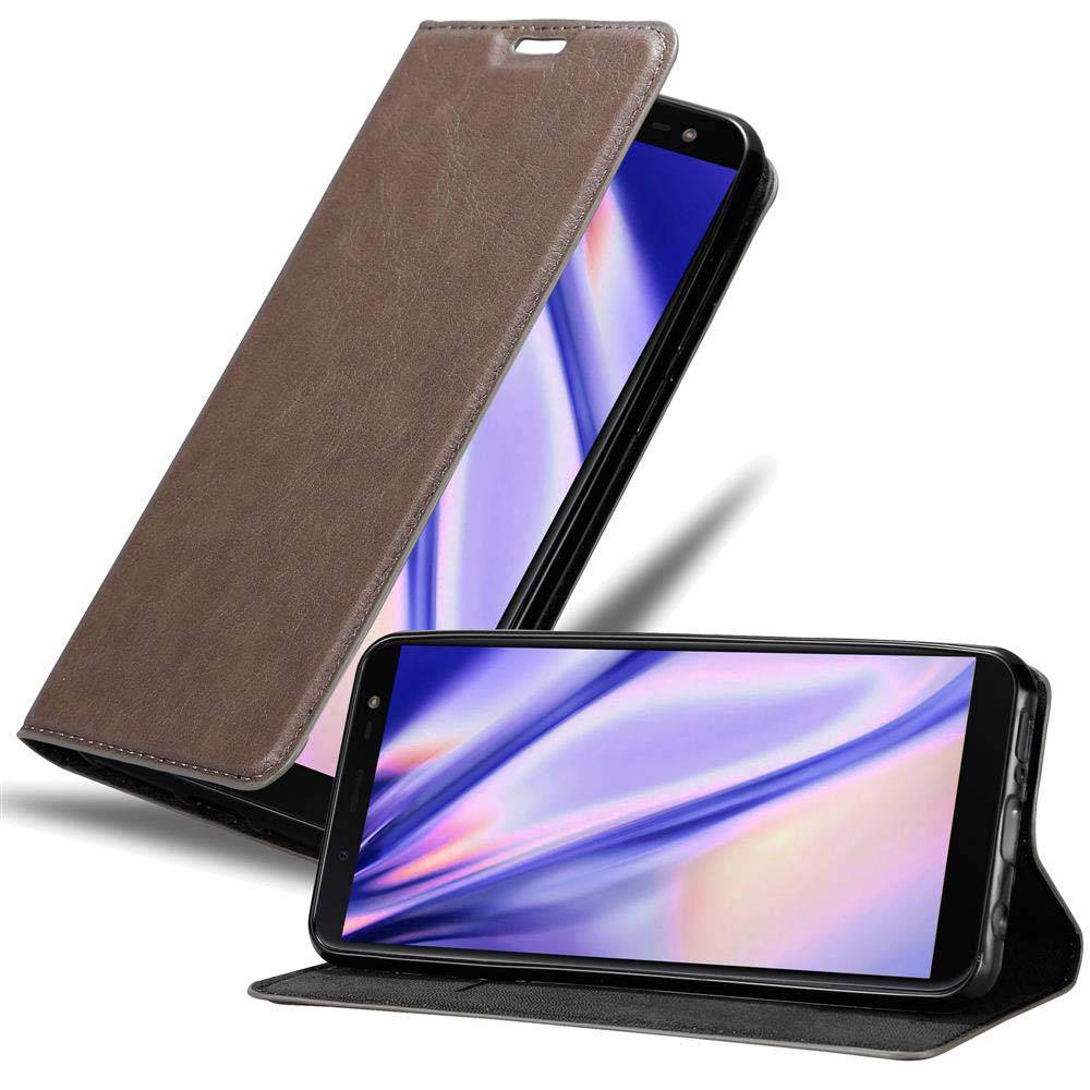 Cadorabo Hülle für Samsung Galaxy J6 2018 Schutz Hülle in Braun Handyhülle Etui Case Cover Magnetverschluss