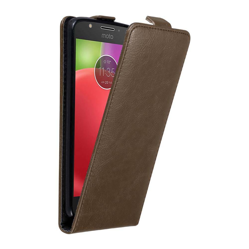 Cadorabo Hülle für Motorola MOTO E4 Schutz Hülle in Braun Flip Etui Handyhülle Case Cover