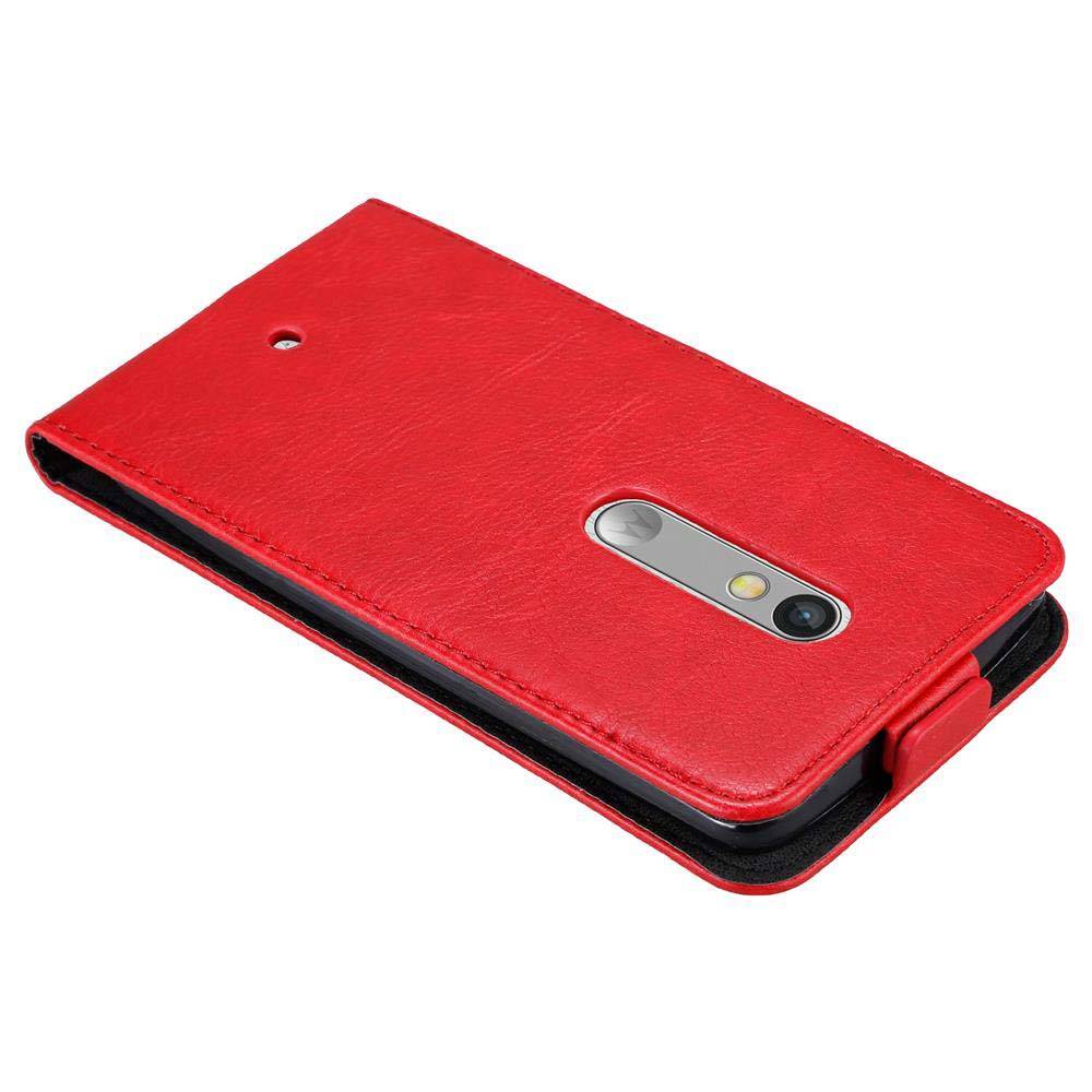 Cadorabo Hülle für Motorola MOTO X PLAY Schutz Hülle in Rot Flip Etui Handyhülle Case Cover