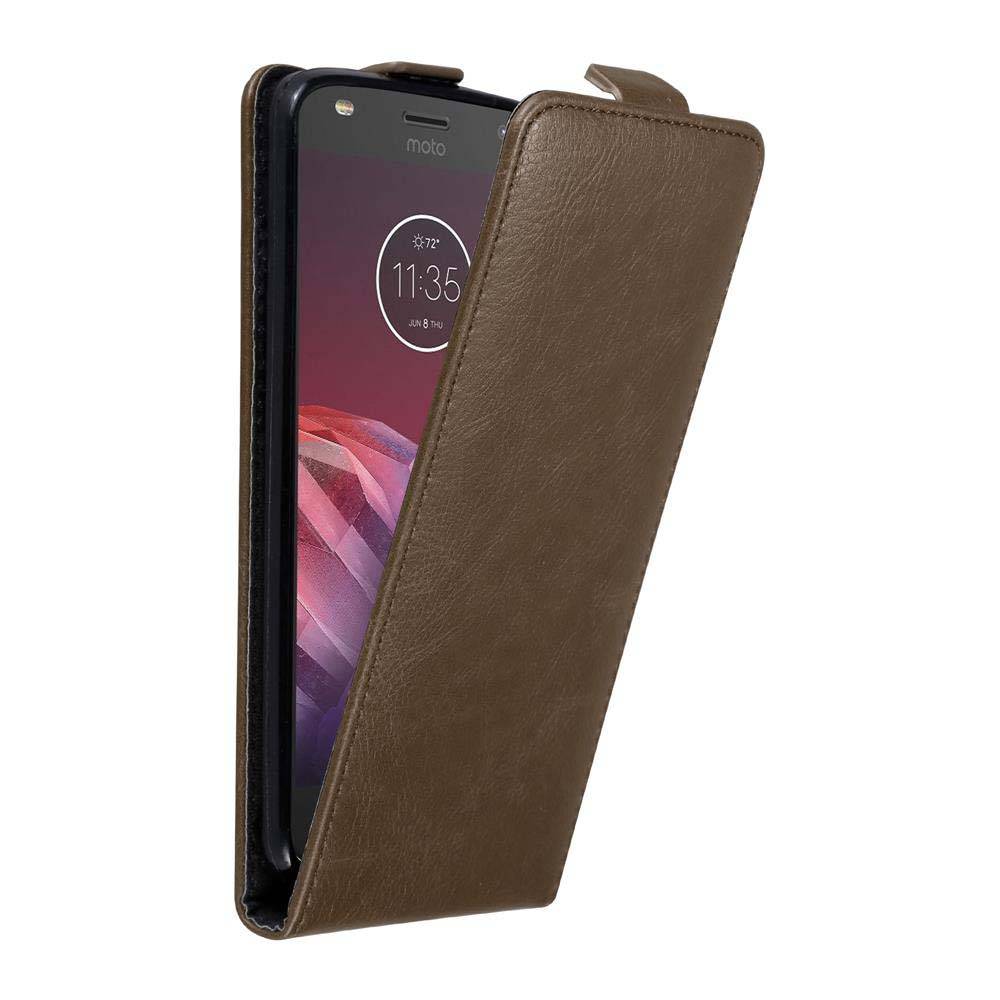 Cadorabo Hülle für Motorola MOTO Z2 Schutz Hülle in Braun Flip Etui Handyhülle Case Cover