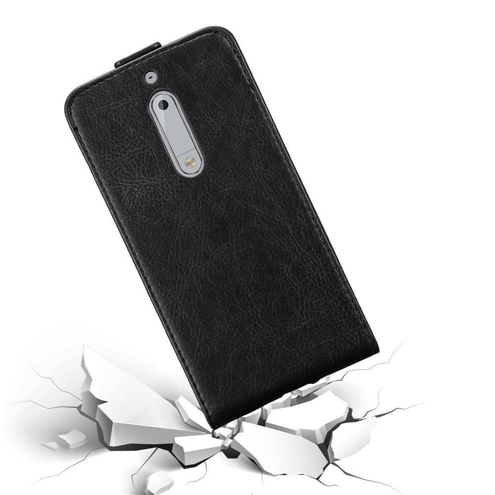 Cadorabo Hülle für Nokia 5 2017 Schutz Hülle in Schwarz Flip Etui Handyhülle Case Cover
