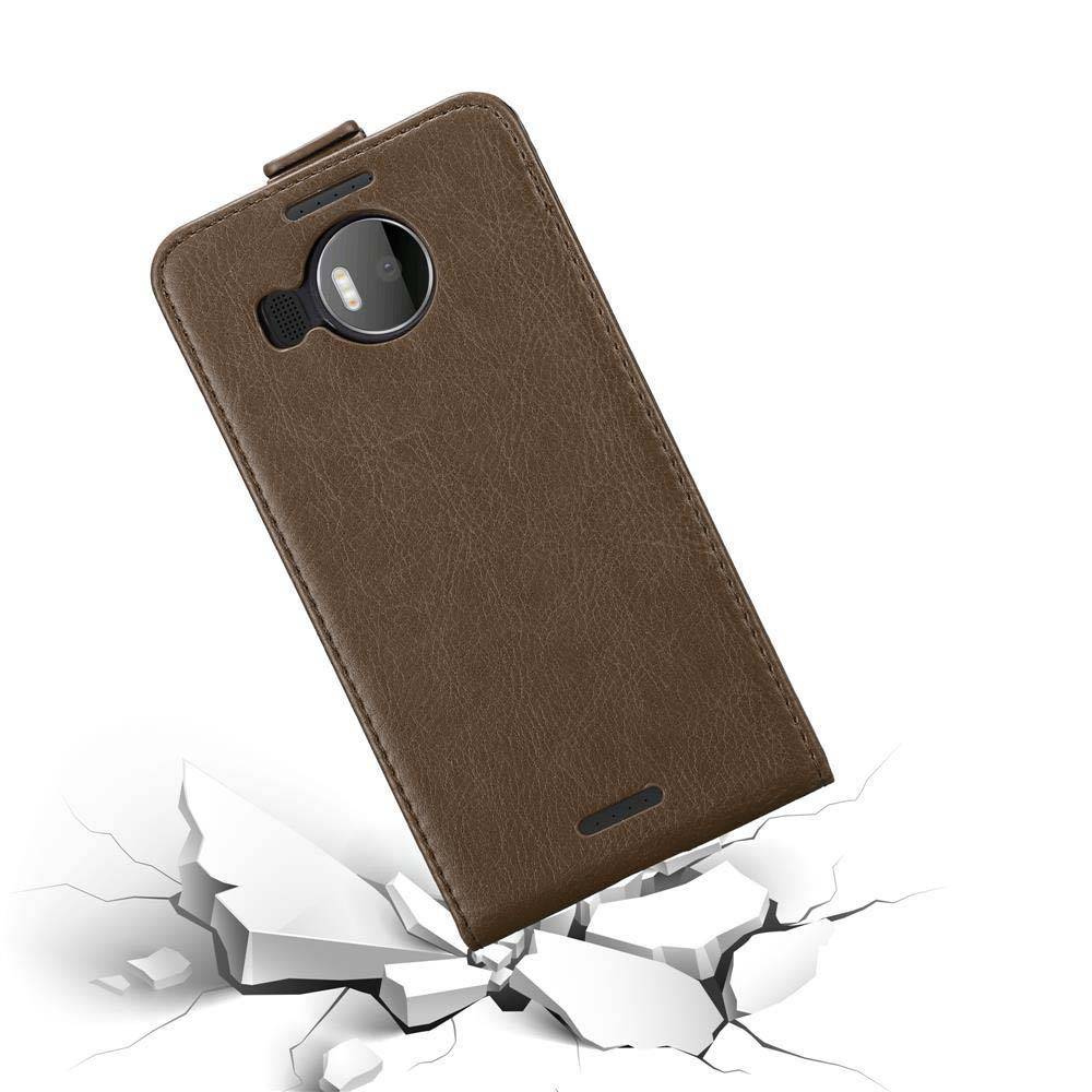 Cadorabo Hülle für Nokia Lumia 950 XL Schutz Hülle in Braun Flip Etui Handyhülle Case Cover