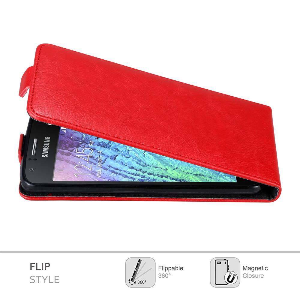 Cadorabo Hülle für Samsung Galaxy J1 2015 Schutz Hülle in Rot Flip Etui Handyhülle Case Cover