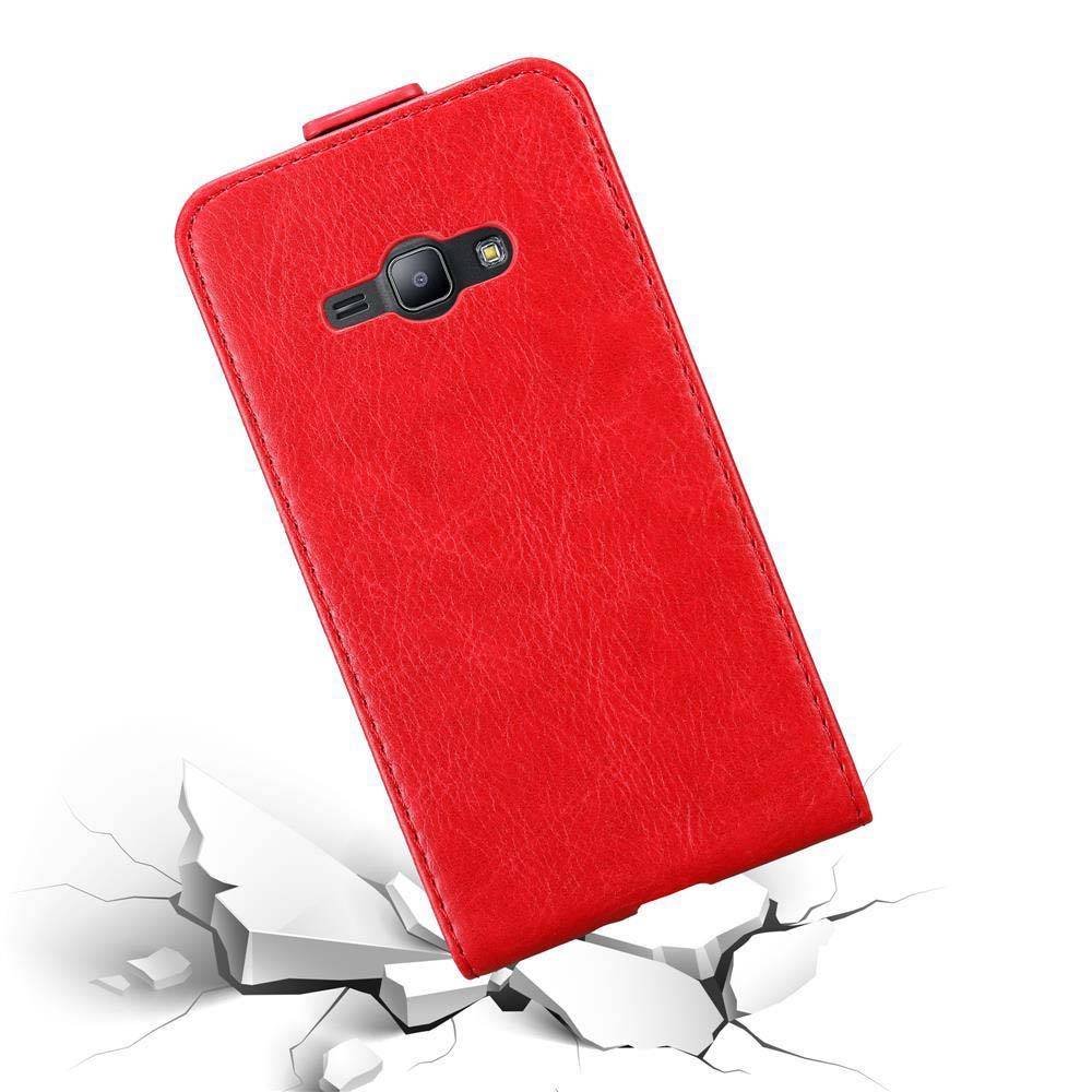Cadorabo Hülle für Samsung Galaxy J1 2015 Schutz Hülle in Rot Flip Etui Handyhülle Case Cover
