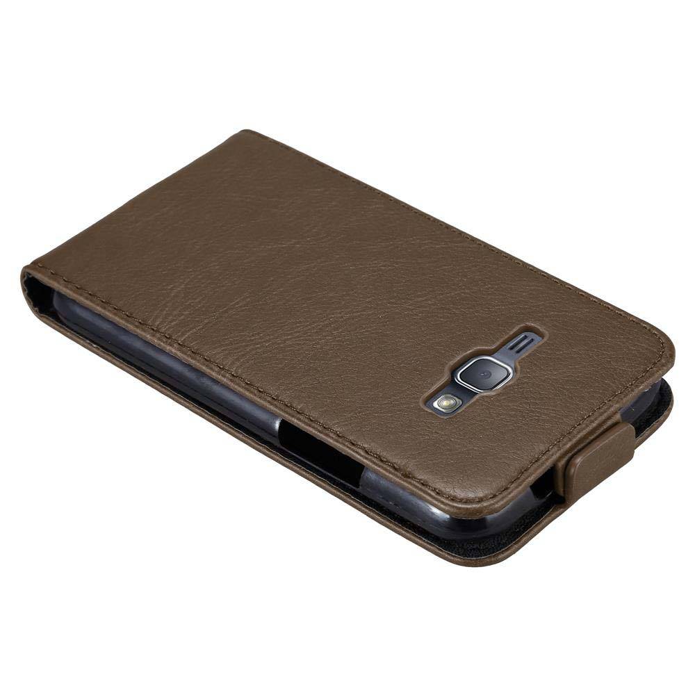 Cadorabo Hülle für Samsung Galaxy J1 2016 Schutz Hülle in Braun Flip Etui Handyhülle Case Cover