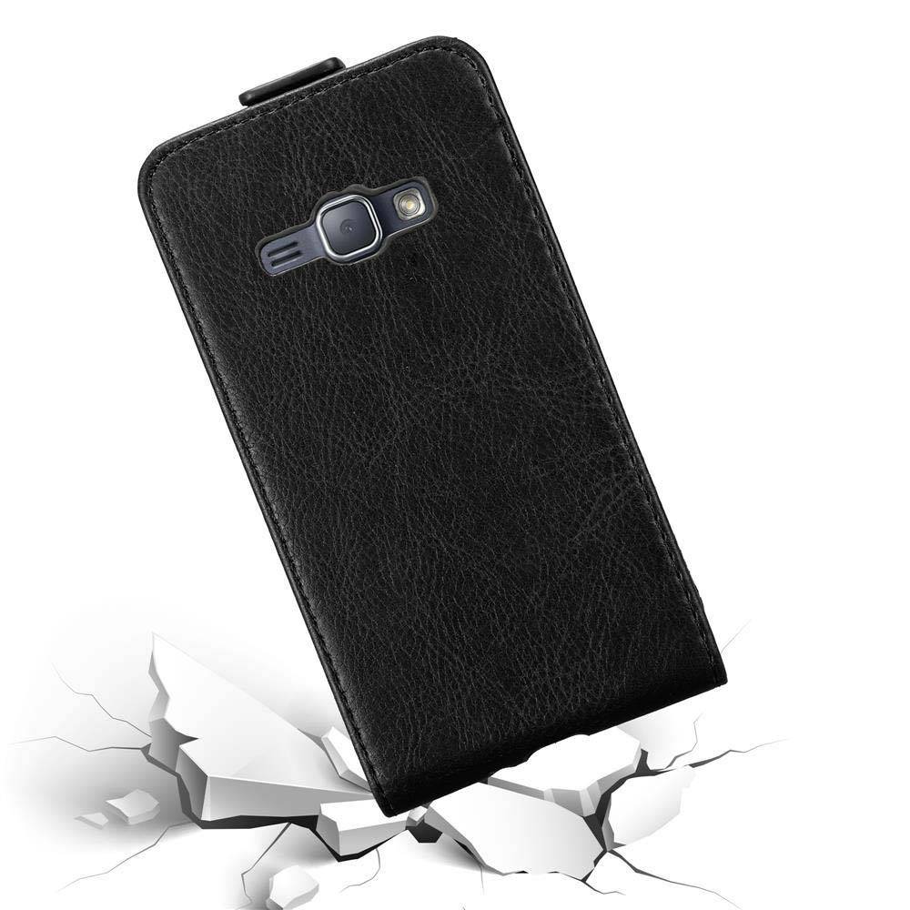 Cadorabo Hülle für Samsung Galaxy J1 2016 Schutz Hülle in Schwarz Flip Etui Handyhülle Case Cover