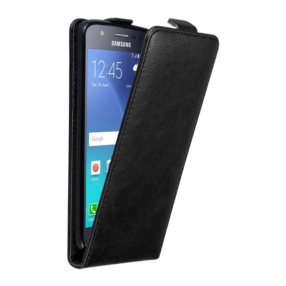 Cadorabo Hülle für Samsung Galaxy J5 2015 Schutz Hülle in Schwarz Flip Etui Handyhülle Case Cover