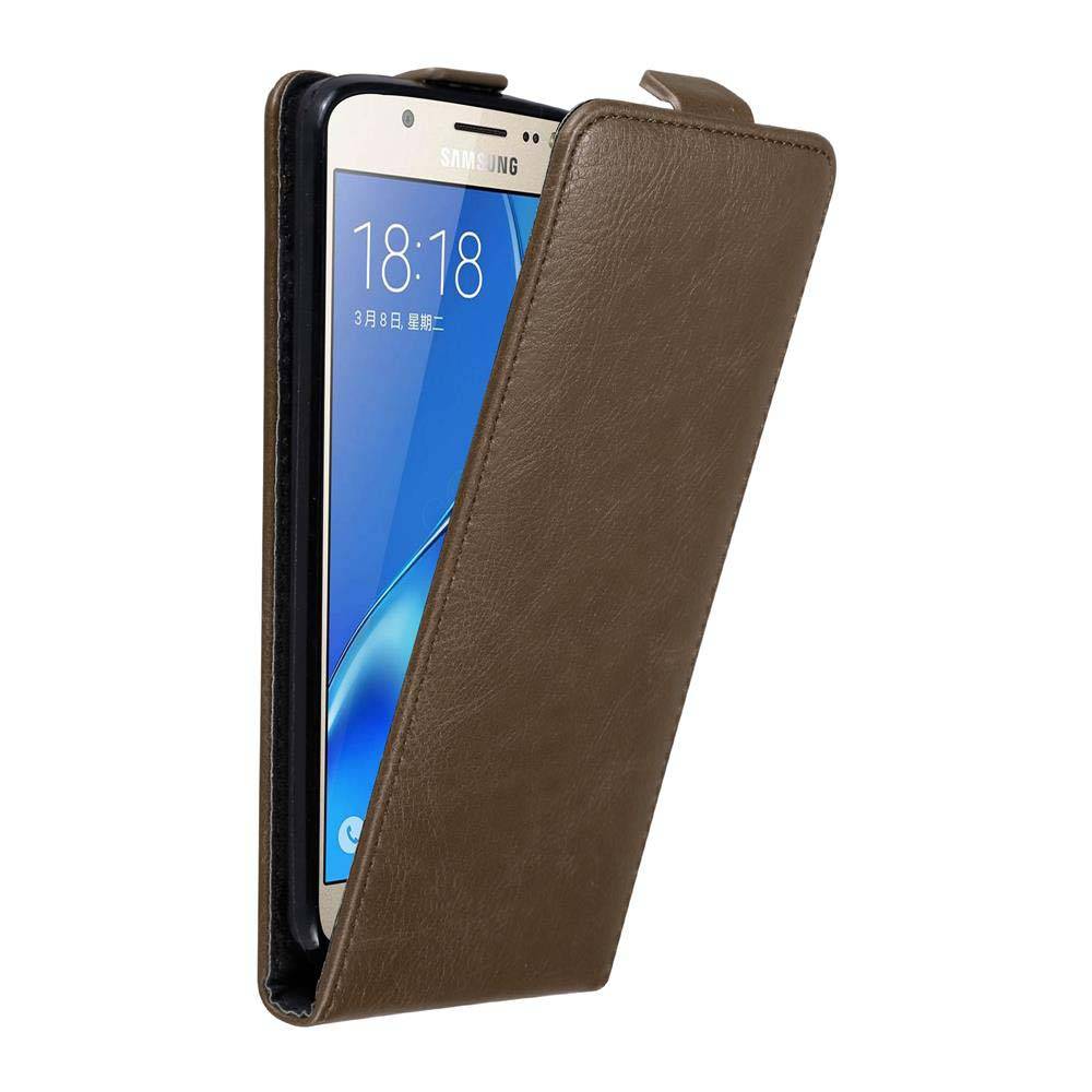 Cadorabo Hülle für Samsung Galaxy J7 2016 Schutz Hülle in Braun Flip Etui Handyhülle Case Cover