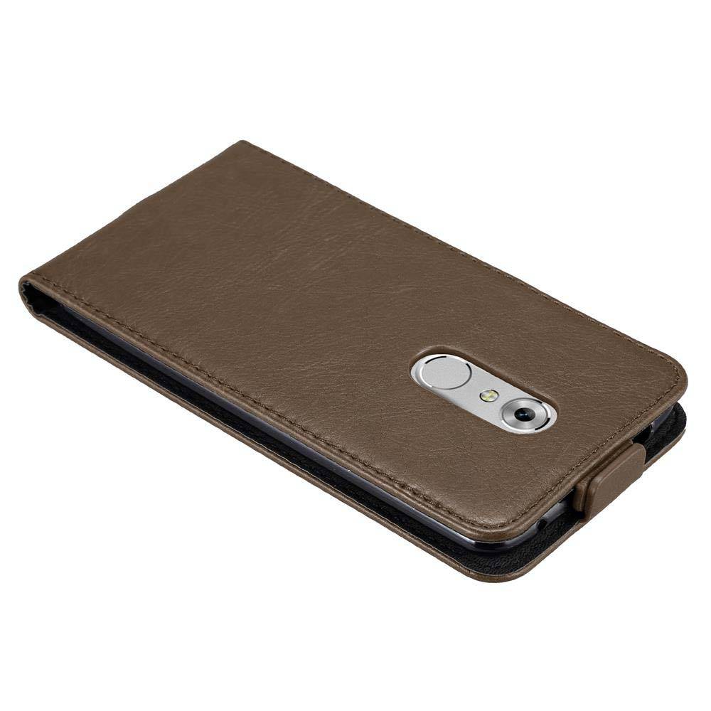 Cadorabo Hülle für ZTE Axon 7 Schutz Hülle in Braun Flip Etui Handyhülle Case Cover
