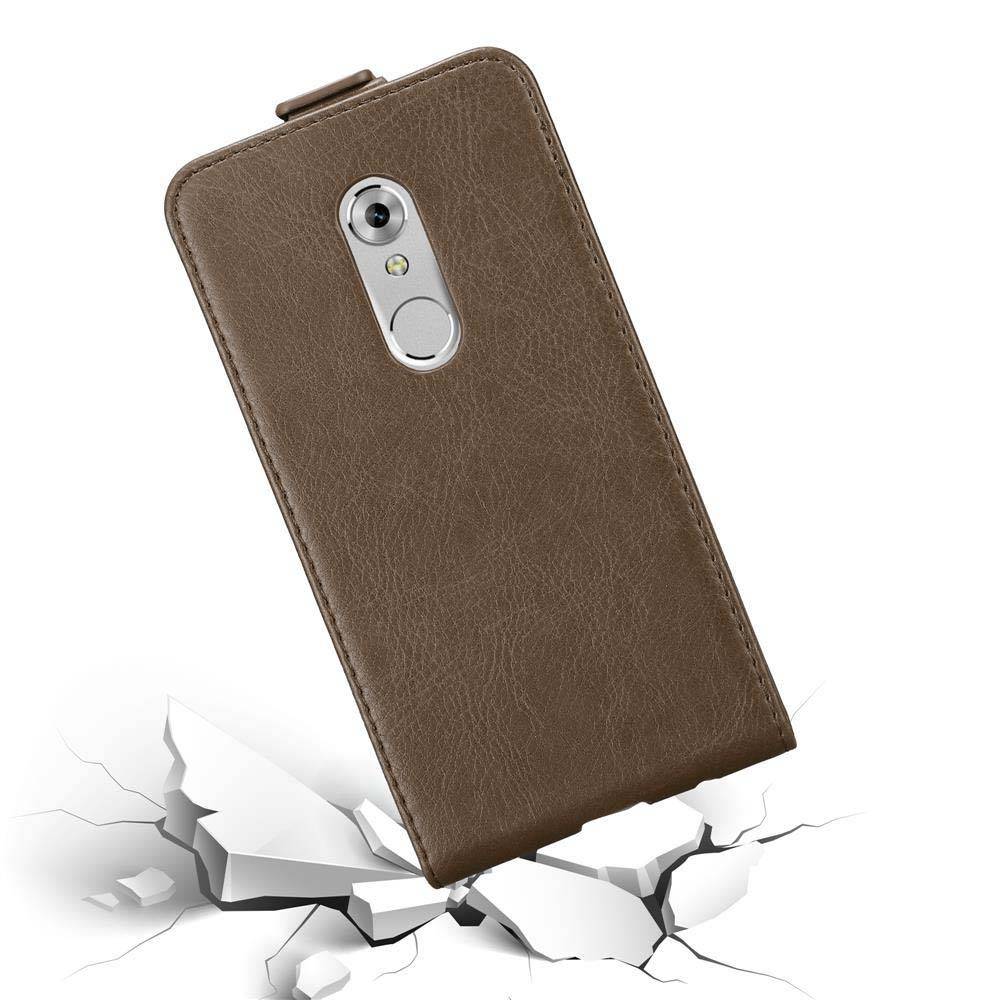 Cadorabo Hülle für ZTE Axon 7 Schutz Hülle in Braun Flip Etui Handyhülle Case Cover