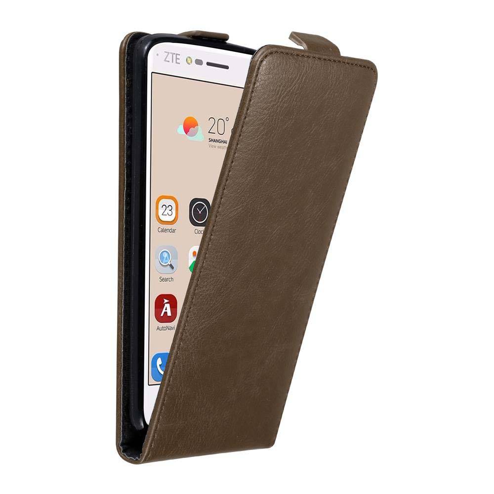 Cadorabo Hülle für ZTE Blade V8 Schutz Hülle in Braun Flip Etui Handyhülle Case Cover
