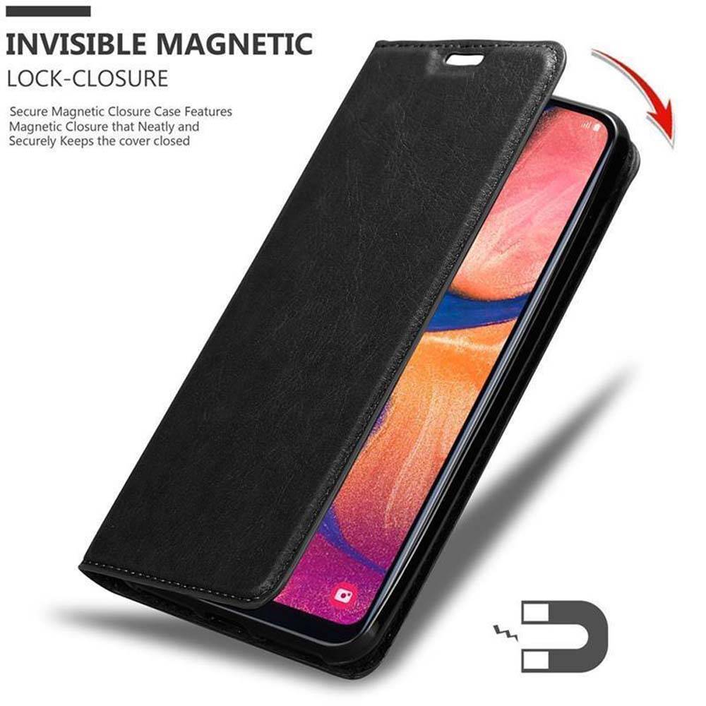 Cadorabo Hülle für Samsung Galaxy A10e / A20e Schutz Hülle in Schwarz Handyhülle Etui Case Cover Magnetverschluss